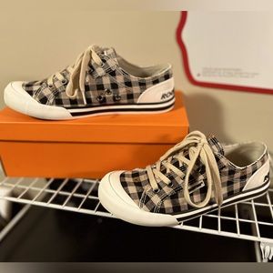 Rocket dog plaid sneakers